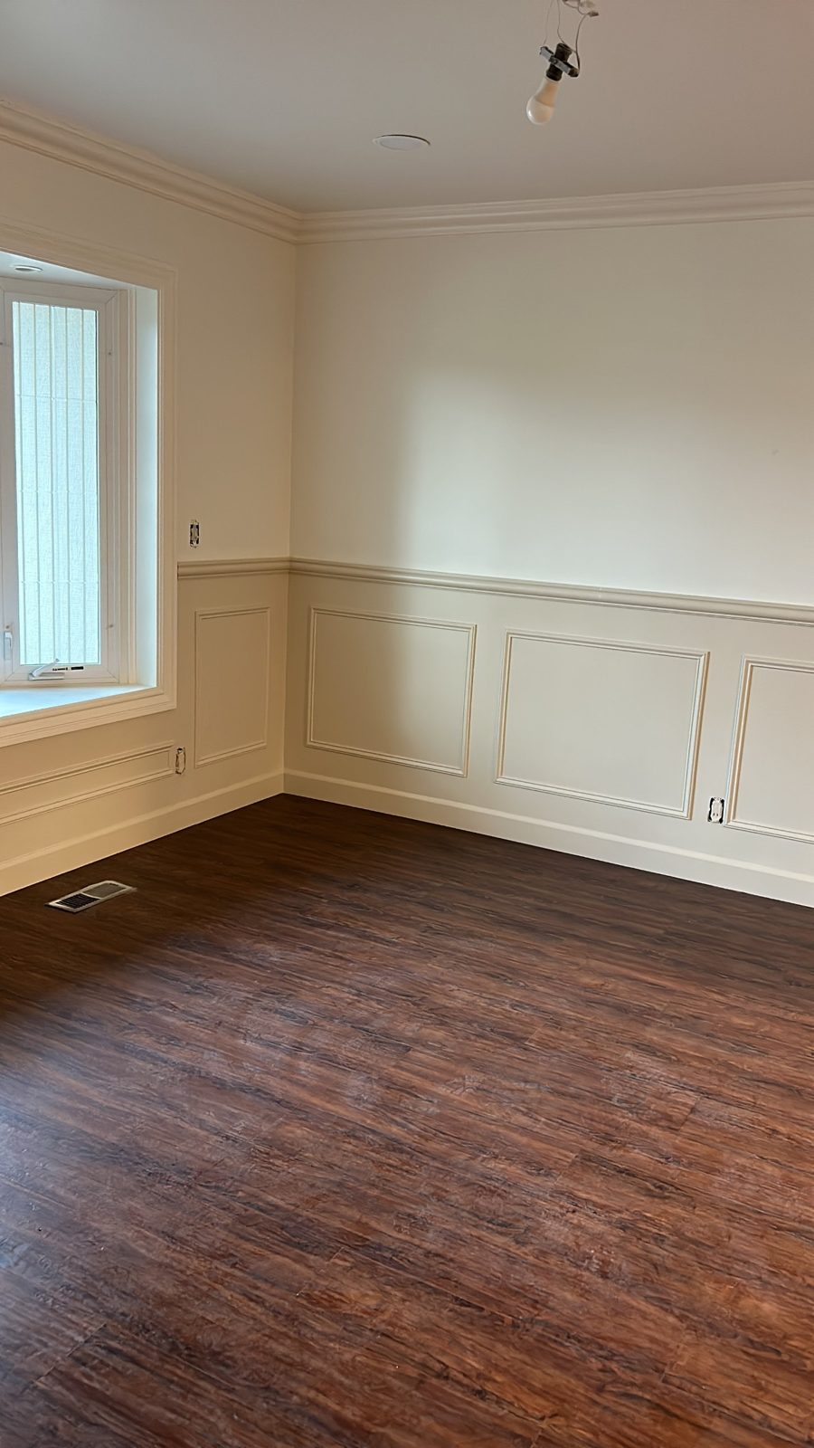 Dining room wainscoting and walls, cream